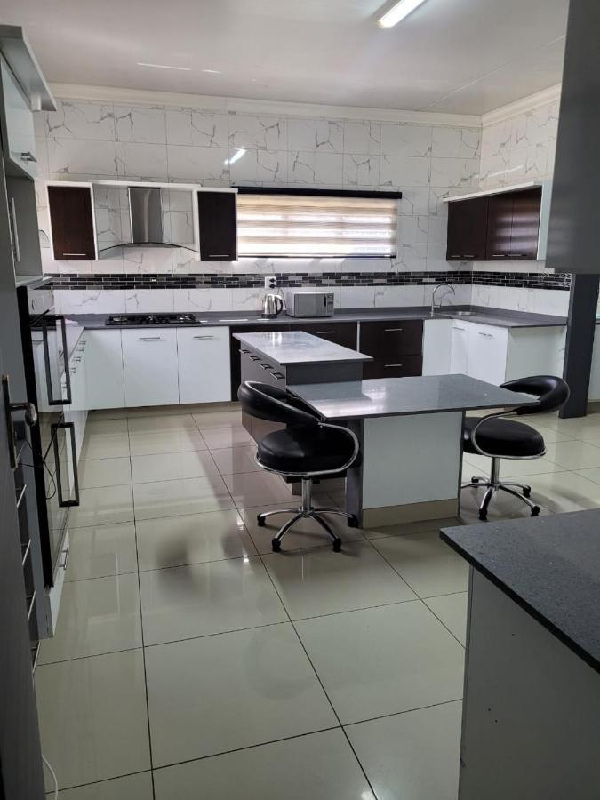 Palm Guesthouse Zeerust ภายนอก รูปภาพ