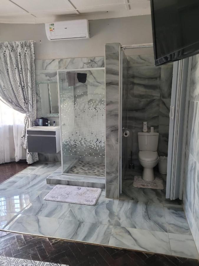 Palm Guesthouse Zeerust ภายนอก รูปภาพ