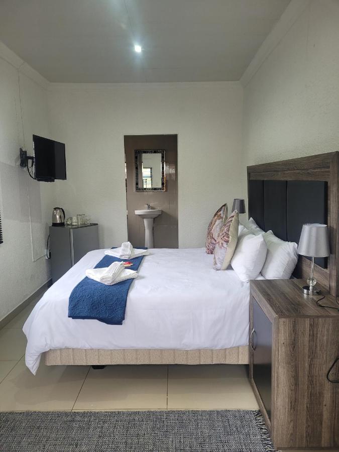 Palm Guesthouse Zeerust ภายนอก รูปภาพ